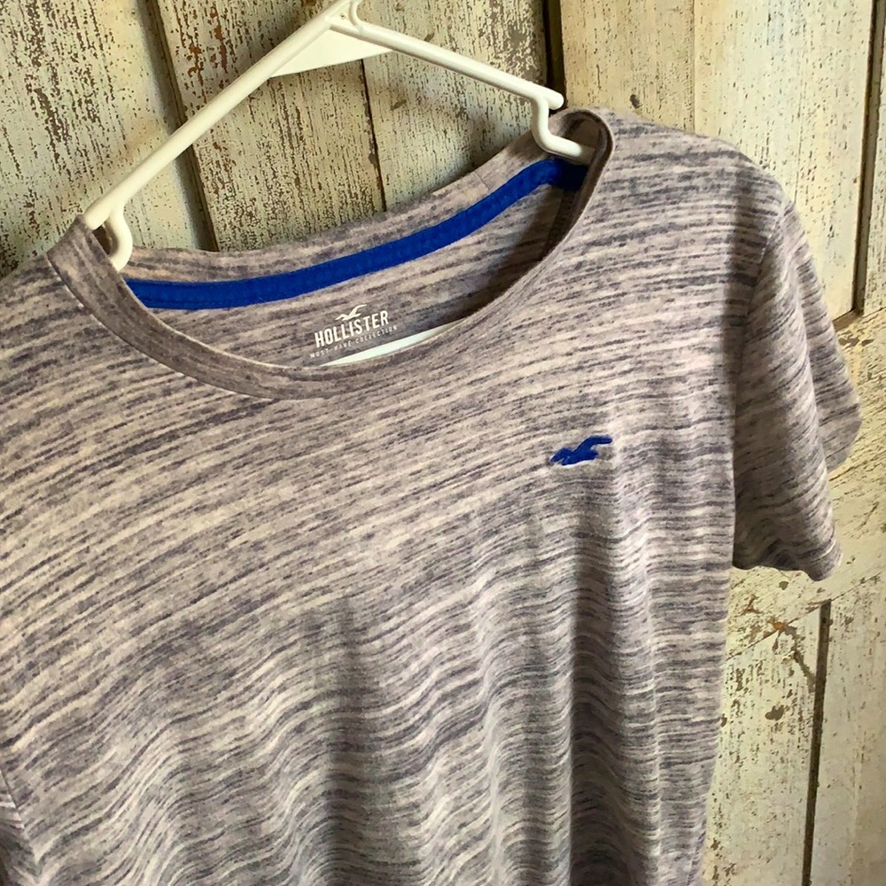 Hollister t shirt